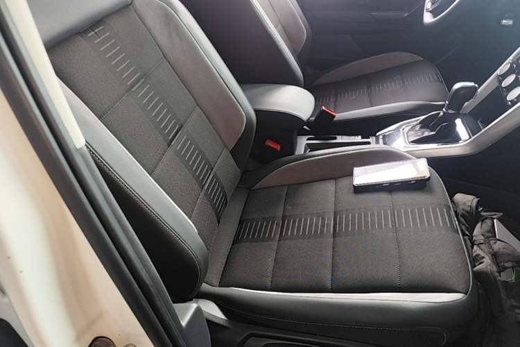 Used Volkswagen T-ROC 2021 280TSI DSG Two-Wheel Drive Elite Connect Edition Right Front Seat