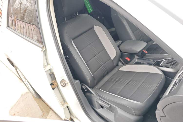 Used Volkswagen T-ROC 2021 Revised Version 280TSI DSG Two-Wheel Drive Elite Connect Edition Right Front Seat
