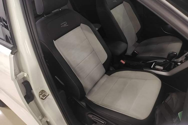 Used Volkswagen T-ROC 2021 Revised Version 280TSI DSG Two-Wheel Drive R-Line Pro Connected Car Edition Right Front Seat