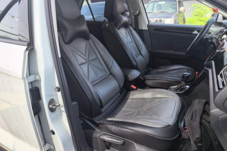 Used Volkswagen T-ROC 2021 280TSI DSG Two-Wheel Drive Comfort Connect Edition Right Front Seat
