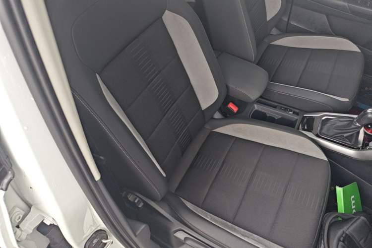 Used Volkswagen T-ROC 2021 280TSI DSG Two-Wheel Drive Elite Connect Edition Right Front Seat