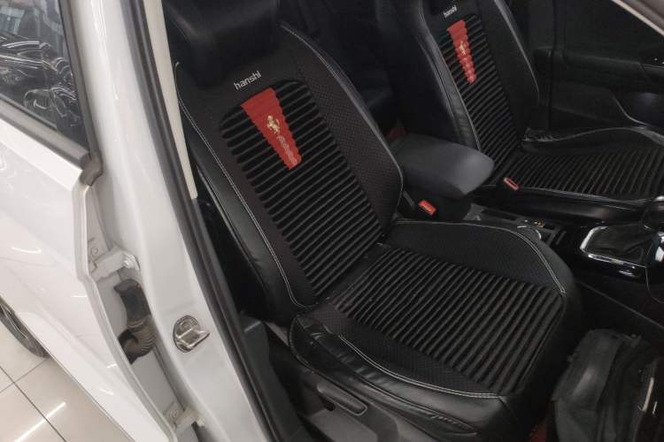 Used Volkswagen T-ROC 2021 280TSI DSG Two-Wheel Drive Comfort Connect Edition Right Front Seat