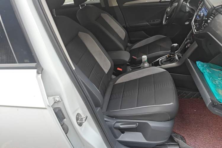 Used Volkswagen T-ROC 2021 280TSI DSG Two-Wheel Drive Elite Connect Edition Right Front Seat