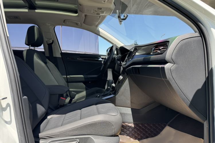 Used Volkswagen T-ROC 2021 280TSI DSG Two-Wheel Drive Comfort Connect Edition Right Front Seat