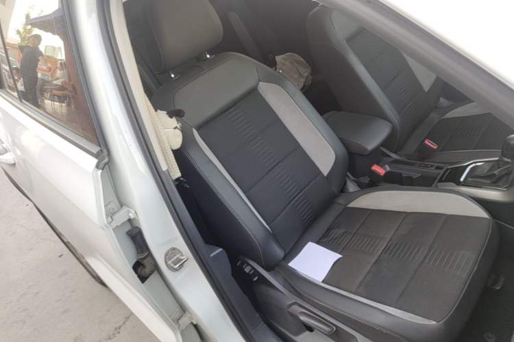 Used Volkswagen T-ROC 2021 280TSI DSG Two-Wheel Drive Elite Connect Edition Right Front Seat
