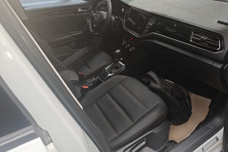 Used Volkswagen T-ROC 2021 280TSI DSG Two-Wheel Drive Comfort Connect 30th Anniversary Edition Right Front Seat