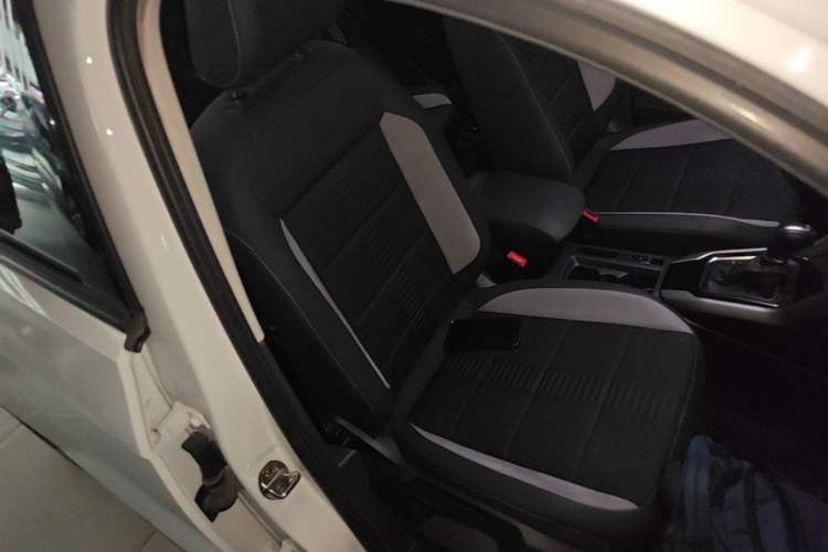 Used Volkswagen T-ROC 2021 Revised Version 280TSI DSG Two-Wheel Drive Elite Connect Edition Right Front Seat