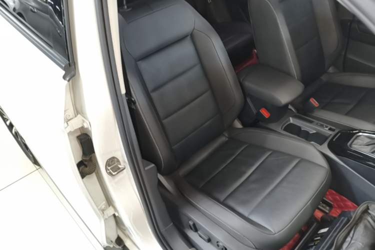 Used Volkswagen T-ROC 2021 280TSI DSG Two-Wheel Drive Comfort Connect Edition Right Front Seat