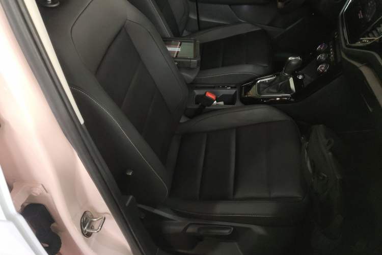 Used Volkswagen T-ROC 2021 Revised Version 280TSI DSG Two-Wheel Drive Comfort & Smart Connectivity Edition Right Front Seat