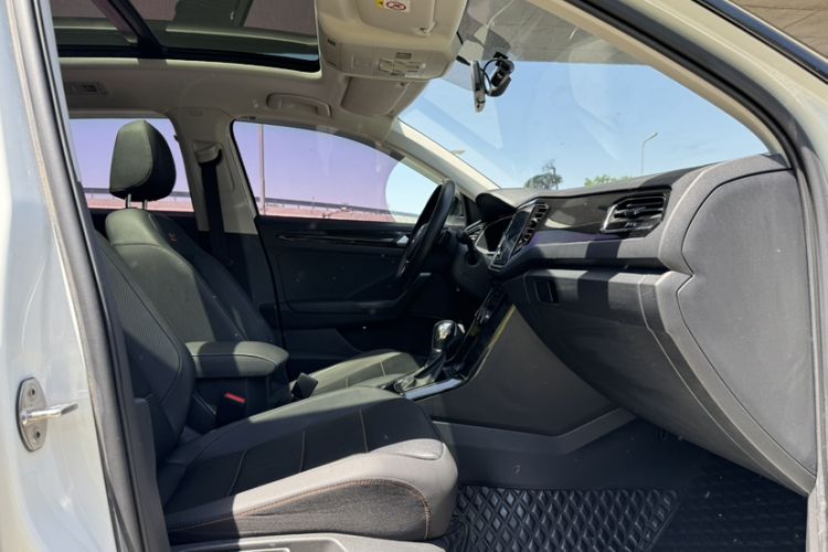 Used Volkswagen T-ROC 2021 280TSI DSG Two-Wheel Drive Comfort Connect 30th Anniversary Edition Right Front Seat