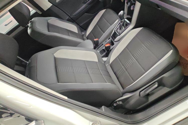 Used Volkswagen T-ROC 2021 Revised Version 280TSI DSG Two-Wheel Drive Elite Connect Edition Right Front Seat