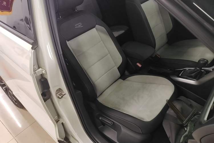 Used Volkswagen T-ROC 2021 280TSI DSG Two-Wheel Drive R-Line Pro Connected Version Right Front Seat