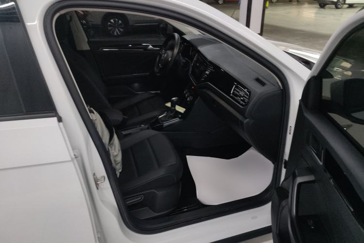 Used Volkswagen T-ROC 2021 280TSI DSG Two-Wheel Drive Comfort Connect Edition Right Front Seat
