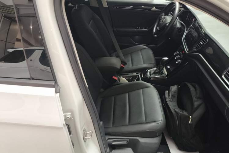 Used Volkswagen T-ROC 2021 280TSI DSG Two-Wheel Drive Comfort Connect Edition Right Front Seat