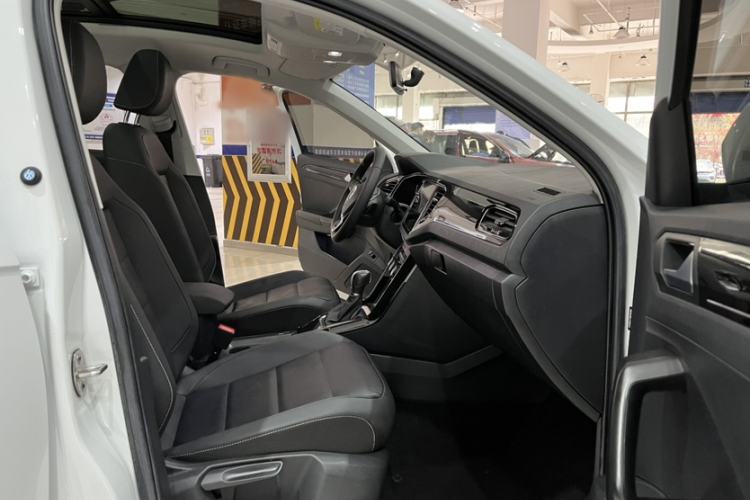 Used Volkswagen T-ROC 2021 280TSI DSG Two-Wheel Drive Comfort Connect Edition Right Front Seat