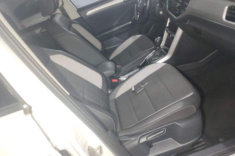 Used Volkswagen T-ROC 2021 280TSI DSG Two-Wheel Drive Elite Connect Edition Right Front Seat
