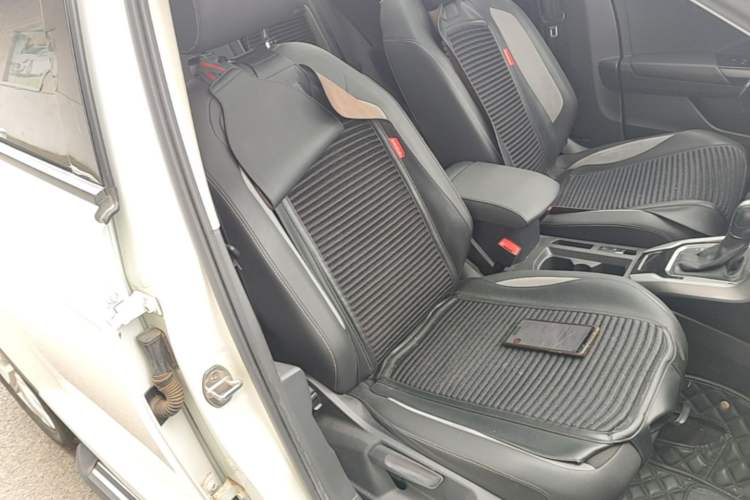 Used Volkswagen T-ROC 2021 280TSI DSG Two-Wheel Drive Elite Connect Edition Right Front Seat