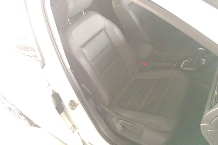 Used Volkswagen T-ROC 2021 280TSI DSG Two-Wheel Drive Comfort Connect Edition Right Front Seat