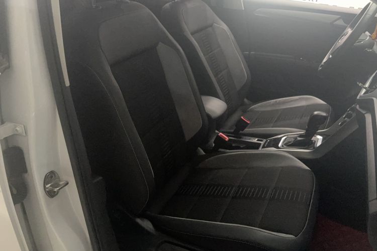 Used Volkswagen T-ROC 2021 Revised Version 280TSI DSG Two-Wheel Drive Elite Connect Edition Right Front Seat