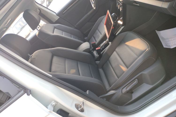 Used Volkswagen T-ROC 2021 280TSI DSG Two-Wheel Drive Comfort Connect Edition Right Front Seat