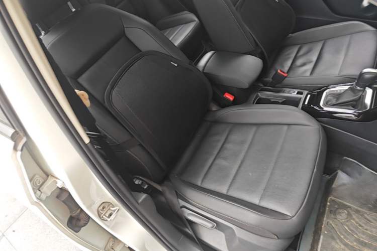 Used Volkswagen T-ROC 2021 280TSI DSG Two-Wheel Drive Comfort Connect Edition Right Front Seat