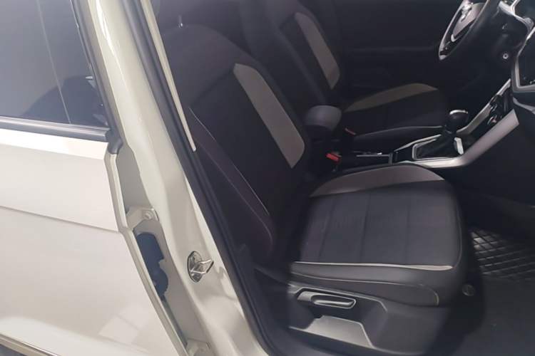 Used Volkswagen T-ROC 2021 280TSI DSG Two-Wheel Drive Elite Connect Edition Right Front Seat