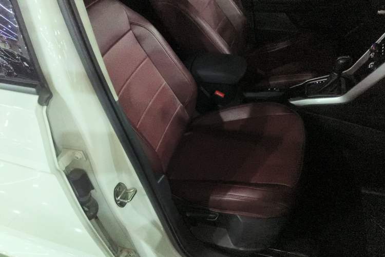 Used Volkswagen T-ROC 2021 280TSI DSG Two-Wheel Drive Elite Connect Edition Right Front Seat