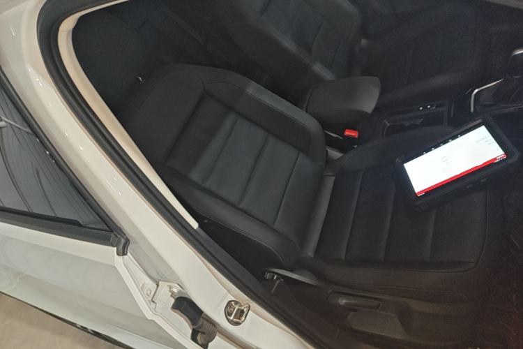 Used Volkswagen T-ROC 2021 280TSI DSG Two-Wheel Drive Comfort Connect Edition Right Front Seat