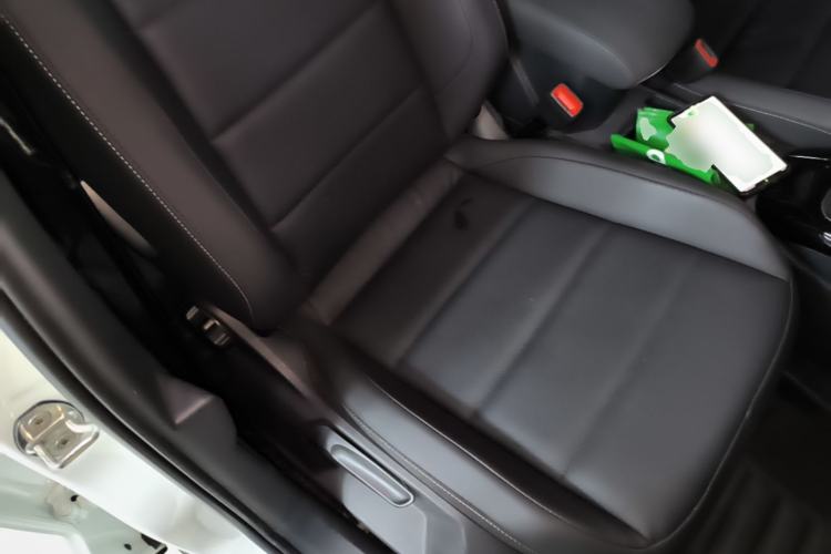 Used Volkswagen T-ROC 2021 280TSI DSG Two-Wheel Drive Comfort Connect Edition Right Front Seat