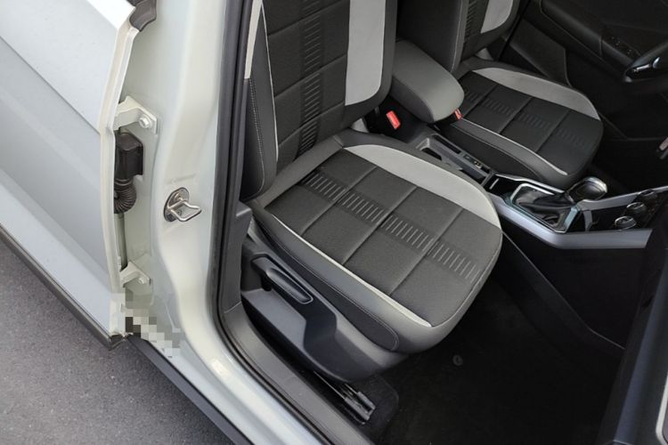 Used Volkswagen T-ROC 2021 280TSI DSG Two-Wheel Drive Elite Connect Edition Right Front Seat
