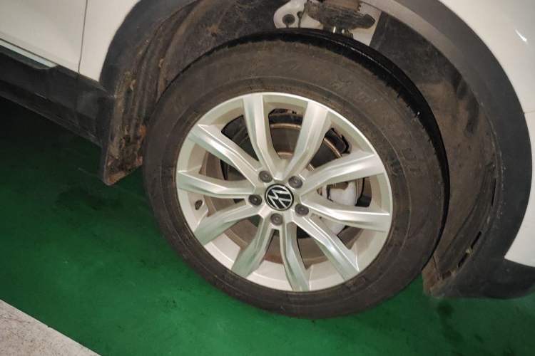 Used Volkswagen T-ROC 2021 Revised Version 280TSI DSG Two-Wheel Drive Elite Connect Edition Right Front Wheel Hub