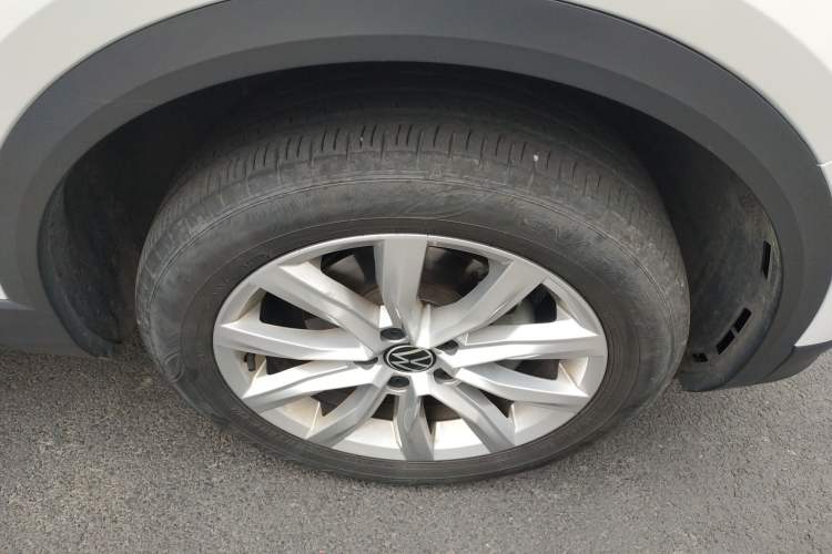 Used Volkswagen T-ROC 2021 Revised Version 280TSI DSG Two-Wheel Drive Elite Connect Edition Right Front Wheel Hub