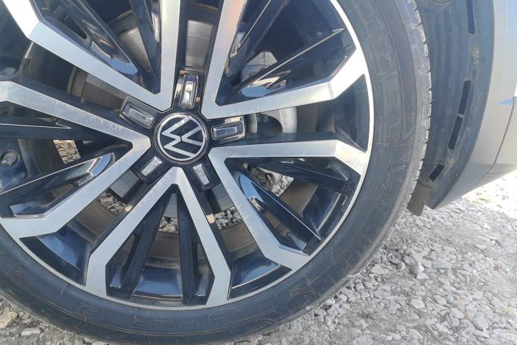 Used Volkswagen T-ROC 2021 280TSI DSG Two-Wheel Drive Luxury Smart Connectivity Version Right Front Wheel Hub