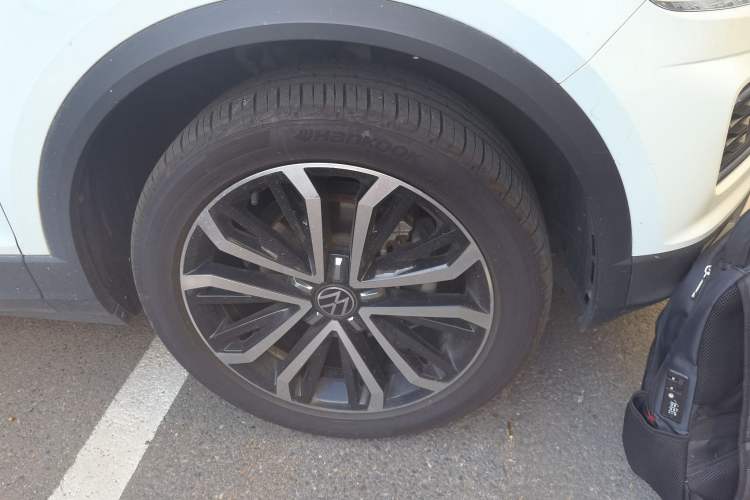 Used Volkswagen T-ROC 2021 Revised Version 280TSI DSG Two-Wheel Drive Comfort & Smart Connectivity Edition Right Front Wheel Hub