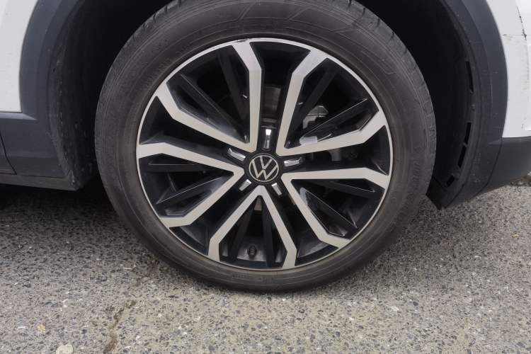 Used Volkswagen T-ROC 2021 280TSI DSG Two-Wheel Drive Comfort Connect Edition Right Front Wheel Hub