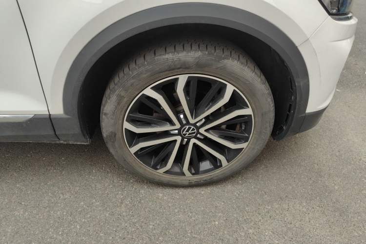 Used Volkswagen T-ROC 2021 Revised Version 280TSI DSG Two-Wheel Drive Comfort & Smart Connectivity Edition Right Front Wheel Hub