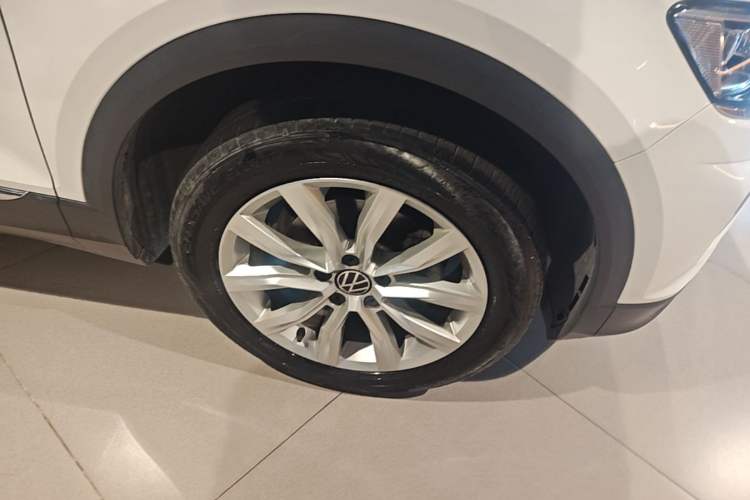 Used Volkswagen T-ROC 2021 Revised Version 280TSI DSG Two-Wheel Drive Elite Connect Edition Right Front Wheel Hub