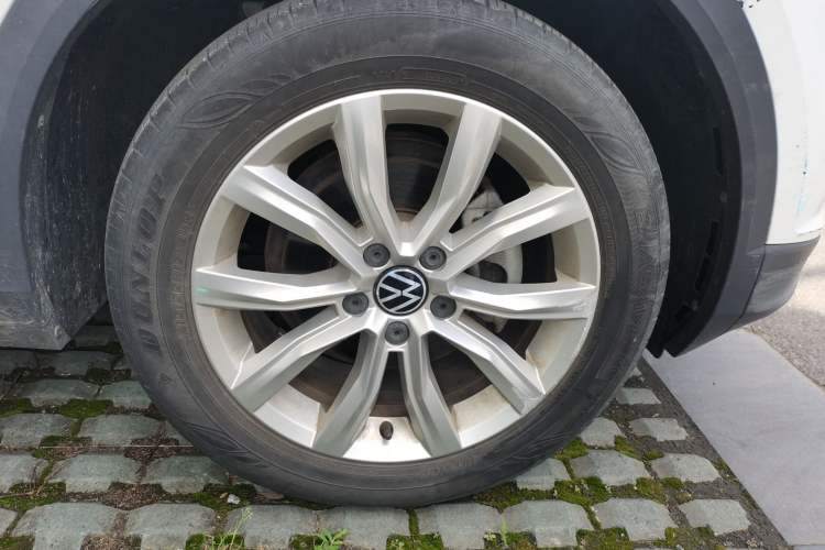 Used Volkswagen T-ROC 2021 Revised Version 280TSI DSG Two-Wheel Drive Elite Connect Edition Right Front Wheel Hub