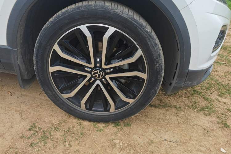 Used Volkswagen T-ROC 2021 280TSI DSG Two-Wheel Drive Comfort Connect Edition Right Front Wheel Hub