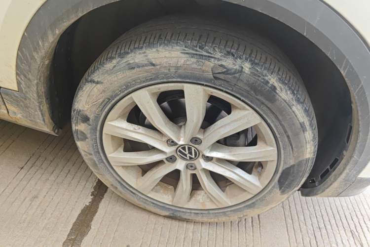 Used Volkswagen T-ROC 2021 Revised Version 280TSI DSG Two-Wheel Drive Elite Connect Edition Right Front Wheel Hub