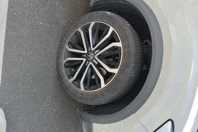 Used Volkswagen T-ROC 2021 280TSI DSG Two-Wheel Drive Comfort Connect Edition Right Front Wheel Hub