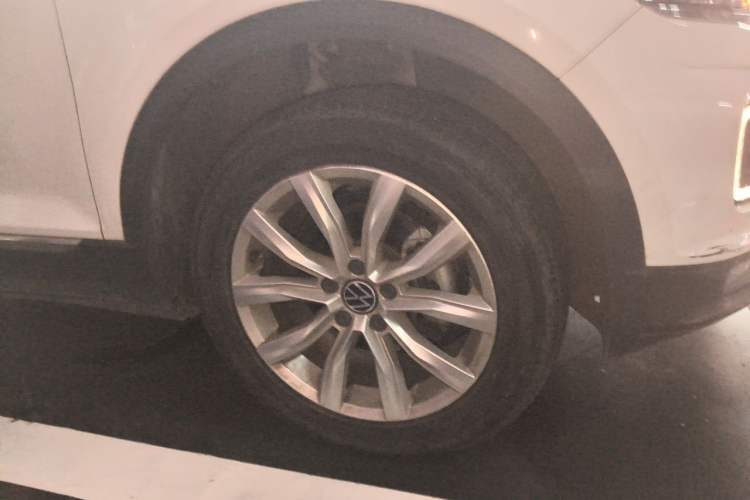 Used Volkswagen T-ROC 2021 Revised Version 280TSI DSG Two-Wheel Drive Elite Connect Edition Right Front Wheel Hub