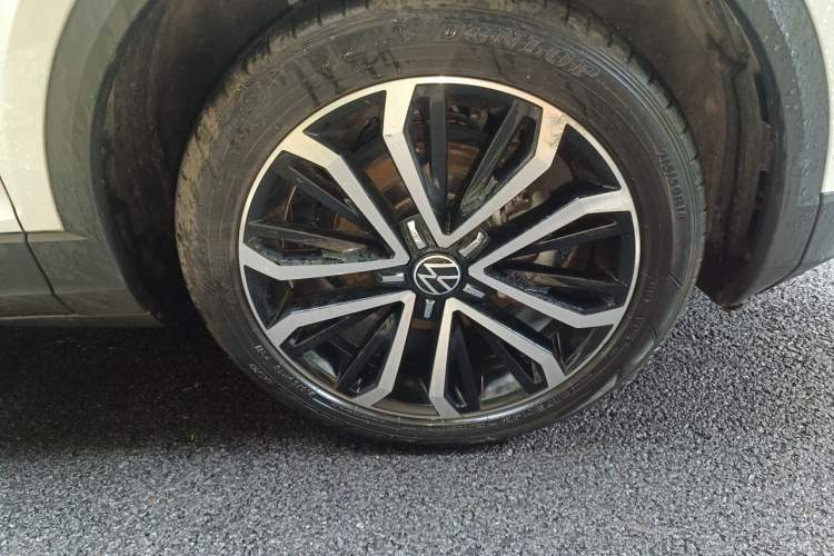 Used Volkswagen T-ROC 2021 280TSI DSG Two-Wheel Drive Comfort Connect 30th Anniversary Edition Right Front Wheel Hub