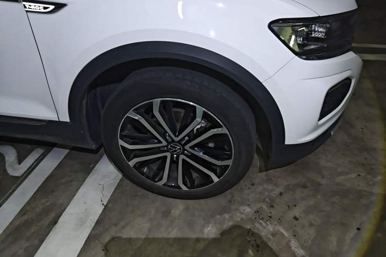 Used Volkswagen T-ROC 2021 Revised Version 280TSI DSG Two-Wheel Drive Comfort & Smart Connectivity Edition Right Front Wheel Hub