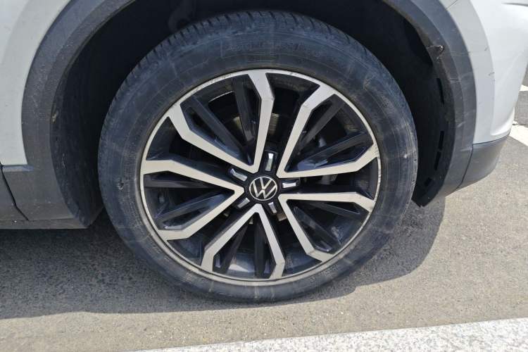 Used Volkswagen T-ROC 2021 Revised Version 280TSI DSG Two-Wheel Drive Comfort & Smart Connectivity Edition Right Front Wheel Hub