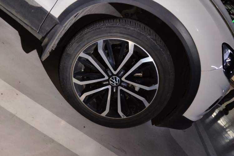 Used Volkswagen T-ROC 2021 280TSI DSG Two-Wheel Drive R-Line Pro Connected Version Right Front Wheel Hub