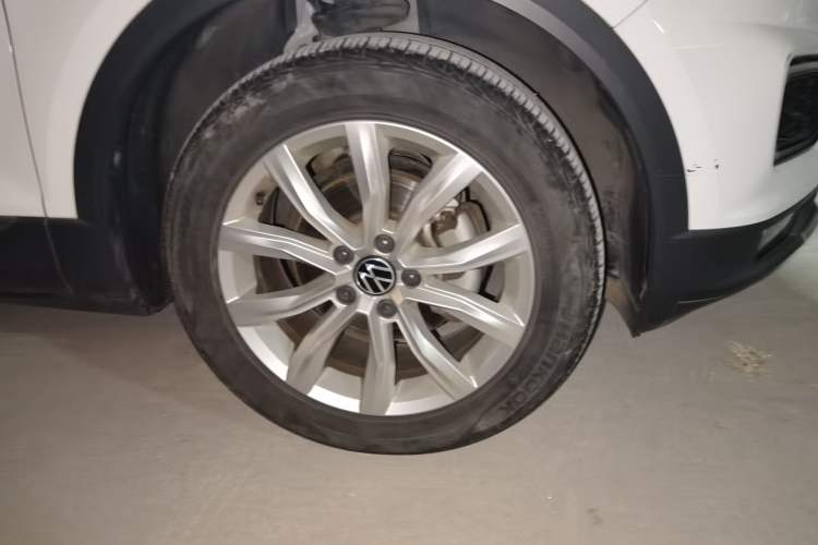 Used Volkswagen T-ROC 2021 Revised Version 280TSI DSG Two-Wheel Drive Elite Connect Edition Right Front Wheel Hub