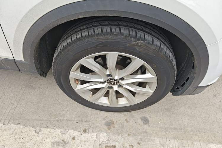 Used Volkswagen T-ROC 2021 Revised Version 280TSI DSG Two-Wheel Drive Elite Connect Edition Right Front Wheel Hub
