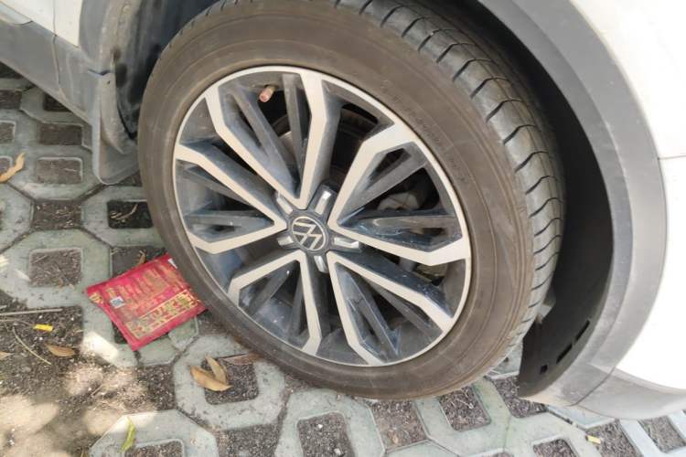 Used Volkswagen T-ROC 2021 Revised Version 280TSI DSG Two-Wheel Drive Comfort & Smart Connectivity Edition Right Front Wheel Hub