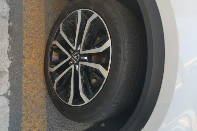 Used Volkswagen T-ROC 2021 280TSI DSG Two-Wheel Drive Comfort Connect Edition Right Front Wheel Hub
